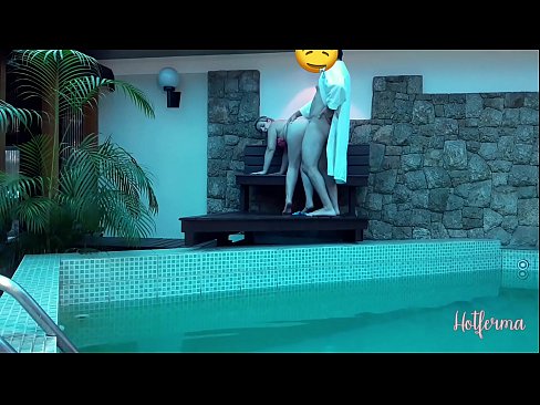 ❤️ Patron hizmetçiyi havuza davet eder ama bir sıcağa dayanamaz ️❌ Porno bizde ❌️❤